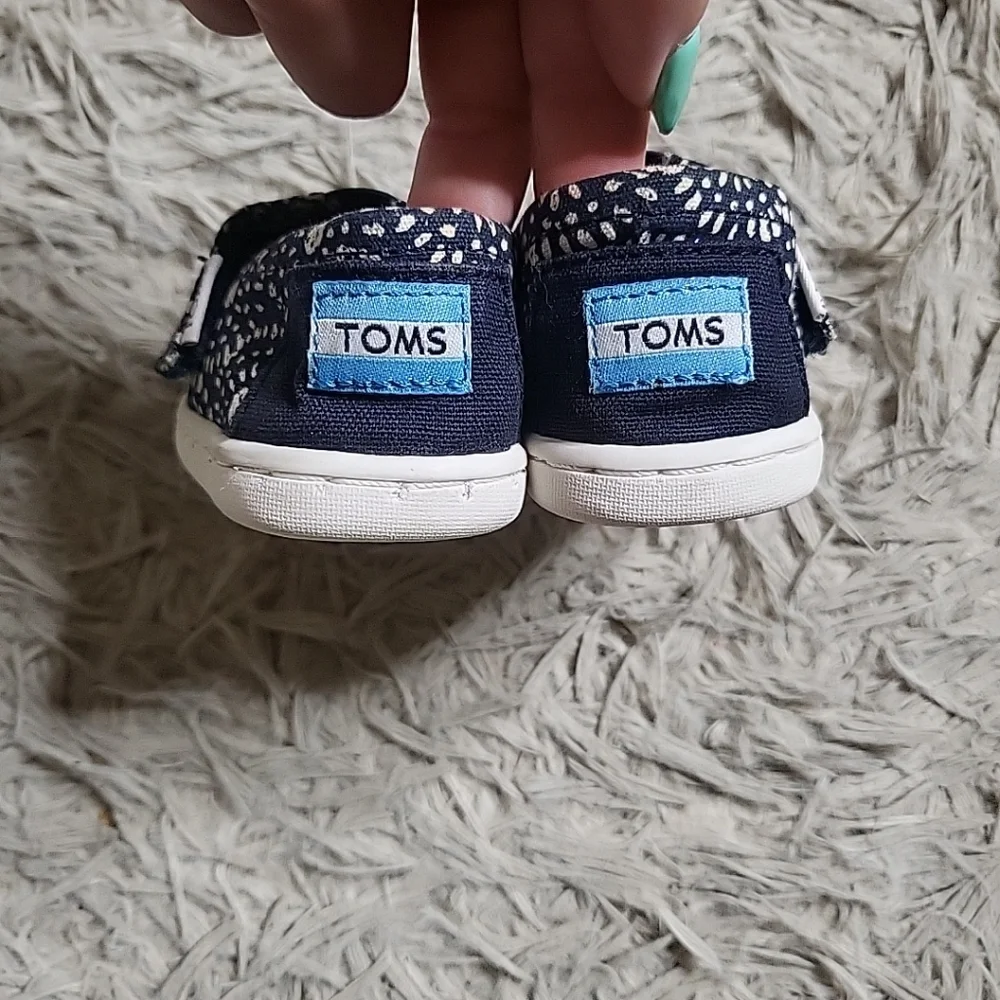 Kids Baby Toms Shoes Size 2 Or T2 Navy Blue & White Artsy Flower Print Spring ✨️